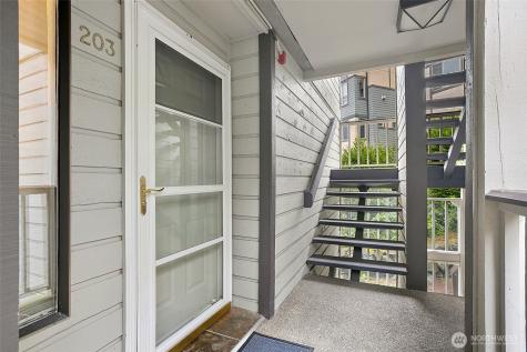 2930 76th Avenue SE Mercer Island WA 98040