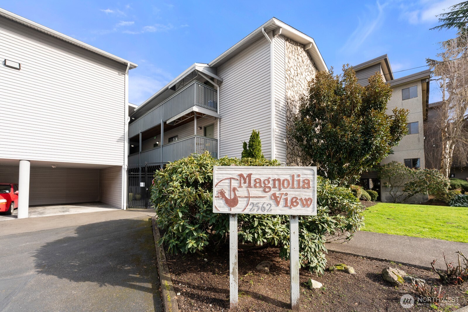2562 Thorndyke Avenue W Seattle WA 98199
