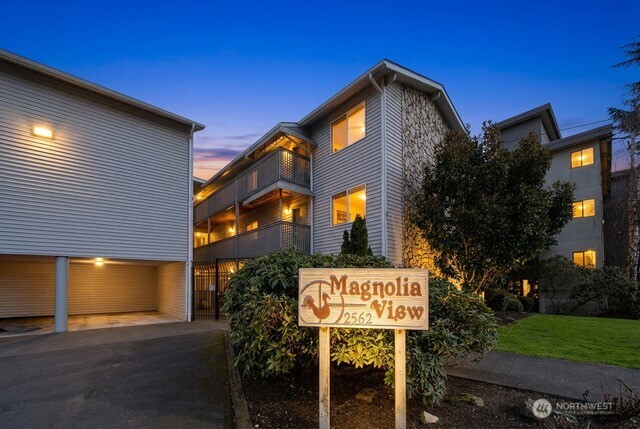 2562 Thorndyke Avenue W Seattle WA 98199