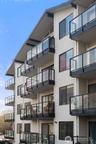 2562 Thorndyke Avenue W Seattle WA 98199