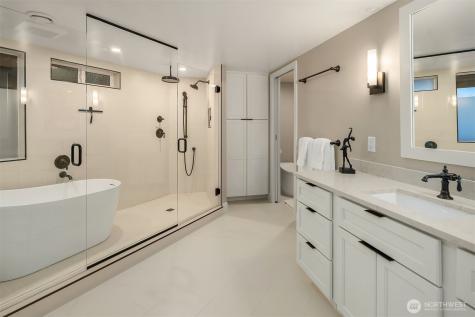 4511 Lake Washington Blvd. NE Kirkland WA 98033