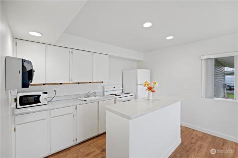 12513 NE 130th Way Kirkland WA 98034