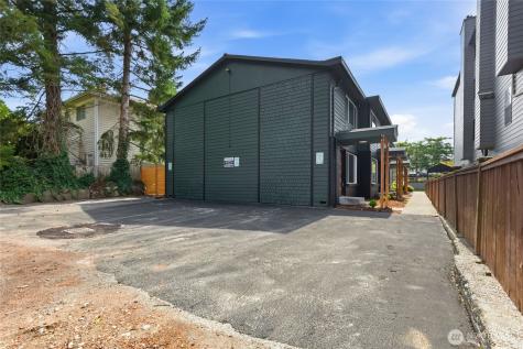 1220 N 137th Street Seattle WA 98133