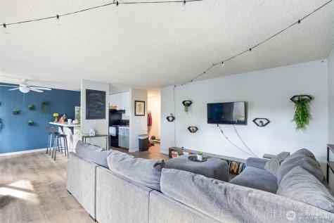 1003 S 308th Federal Way WA 98003