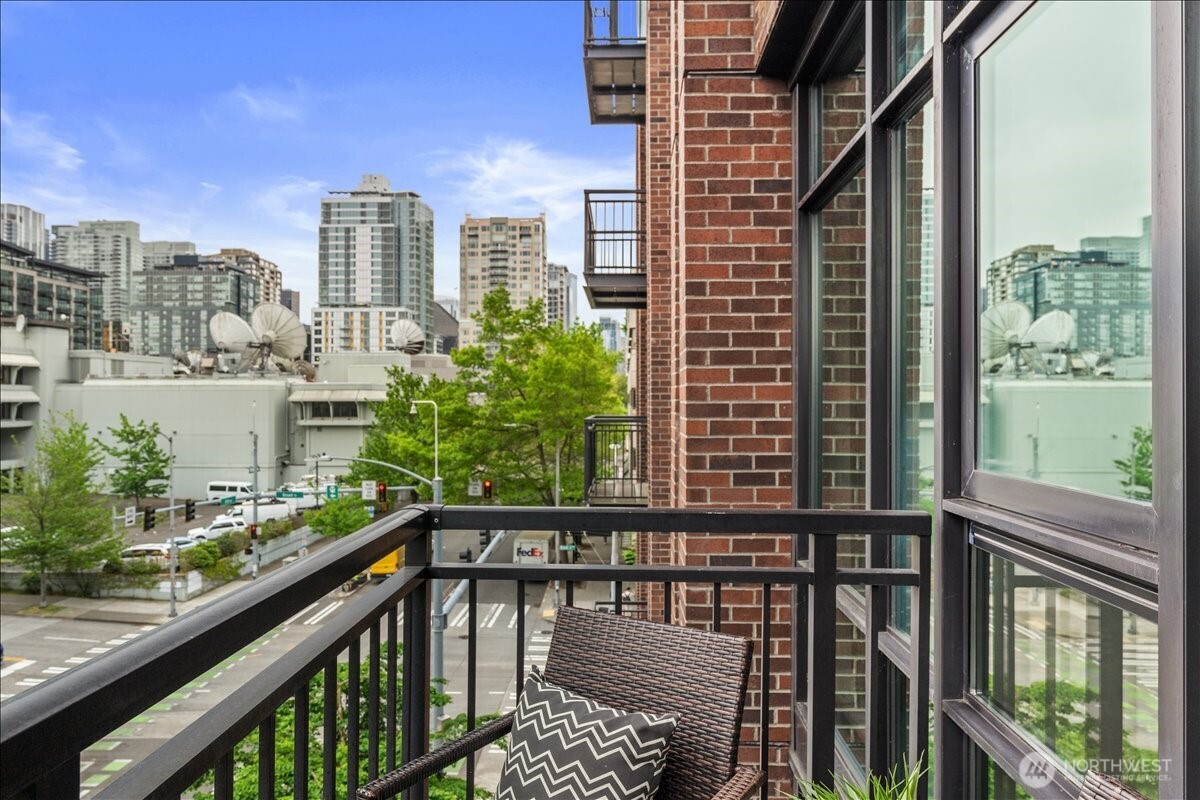 2911 2nd Avenue Seattle WA 98121