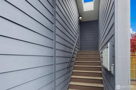 1519 5th Ave W Seattle WA 98119