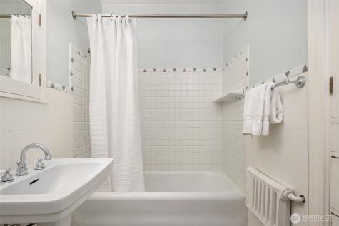 1902 Bigelow Avenue N Seattle WA 98109