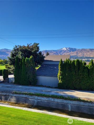 351 19th Street NE East Wenatchee WA 98802