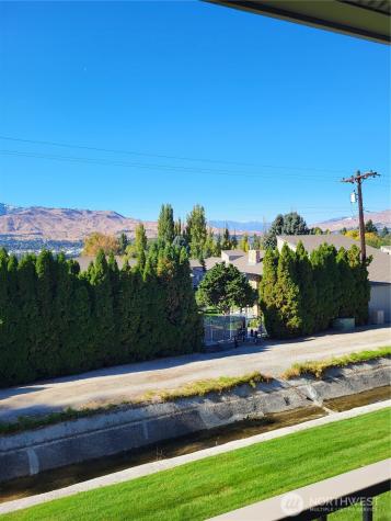 351 19th Street NE East Wenatchee WA 98802
