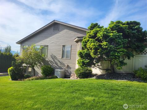 351 19th Street NE East Wenatchee WA 98802