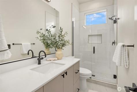 4421 2nd Avenue NE Seattle WA 98105