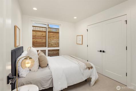 4421 2nd Avenue NE Seattle WA 98105