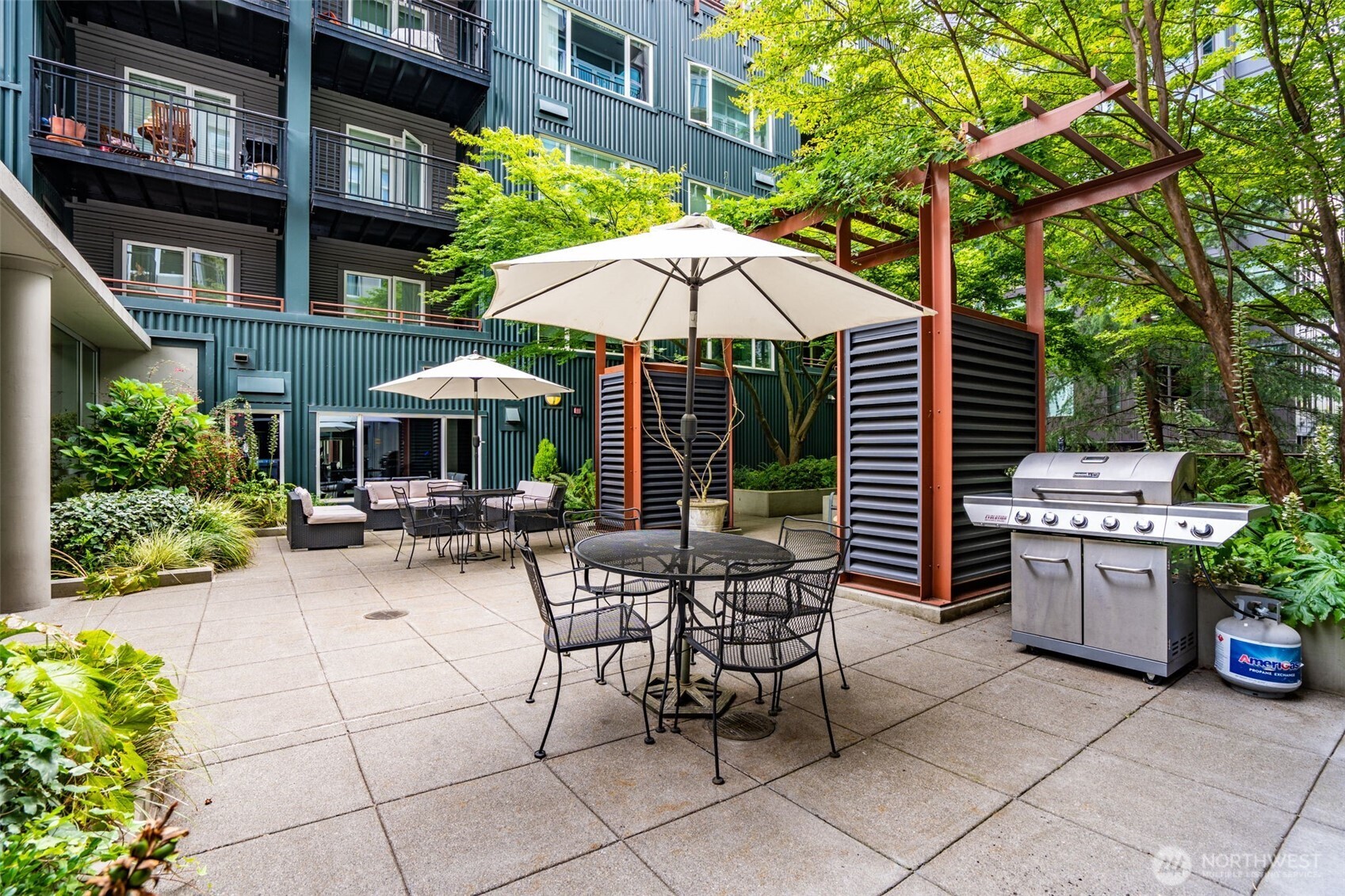 2717 Western Avenue Seattle WA 98121