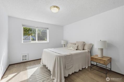 2949 SE Mile Hill Port Orchard WA 98366