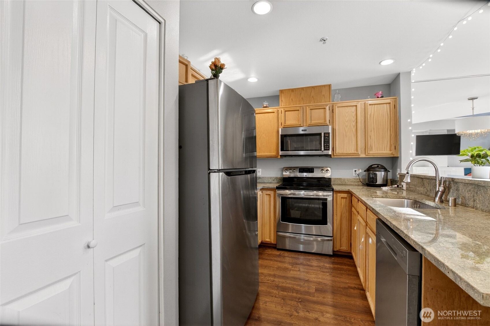 6615 S 239th Place Kent WA 98032