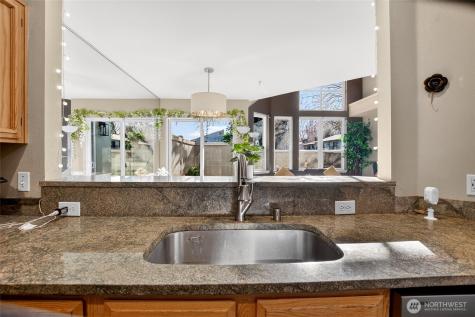 6615 S 239th Place Kent WA 98032