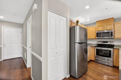 6615 S 239th Place Kent WA 98032