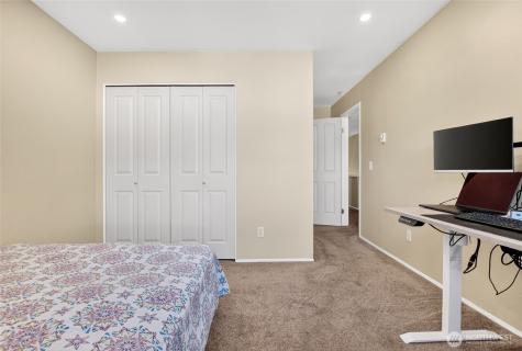 6615 S 239th Place Kent WA 98032
