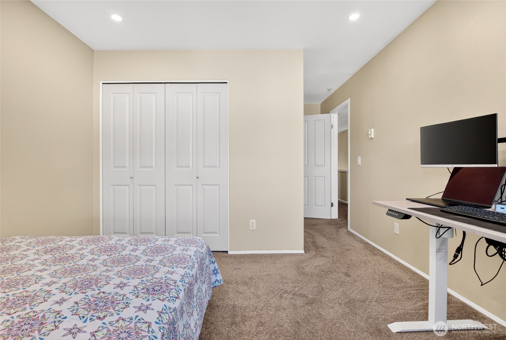 6615 S 239th Place Kent WA 98032