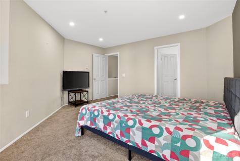 6615 S 239th Place Kent WA 98032