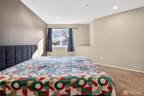6615 S 239th Place Kent WA 98032