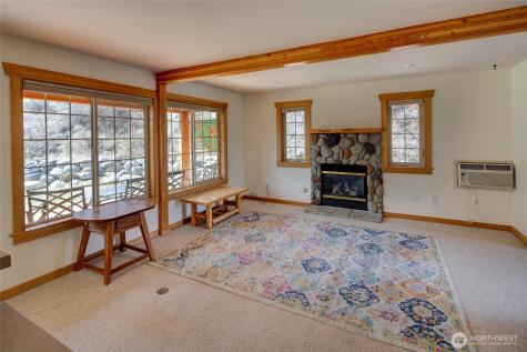 307 Cascadian Lane Winthrop WA 98862