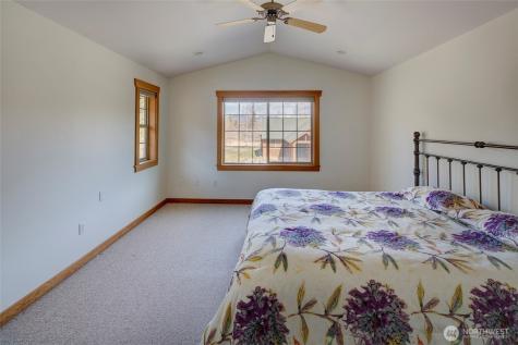 307 Cascadian Lane Winthrop WA 98862