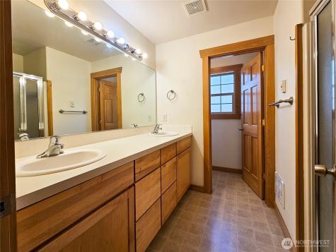 307 Cascadian Lane Winthrop WA 98862