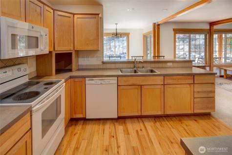 307 Cascadian Lane Winthrop WA 98862