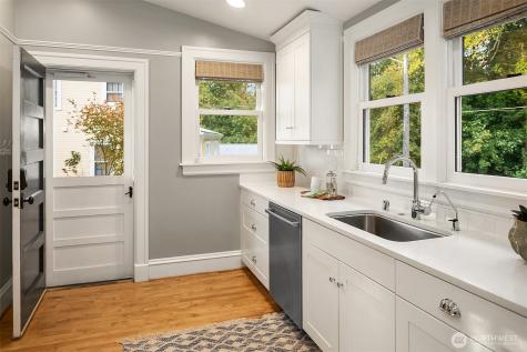 4422 Montana Circle W Seattle WA 98199