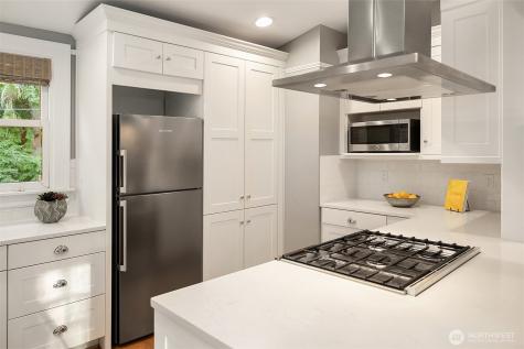 4422 Montana Circle W Seattle WA 98199