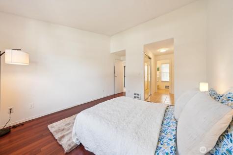 5813 S 238th Court Kent WA 98032