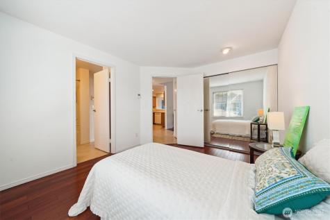 5813 S 238th Court Kent WA 98032