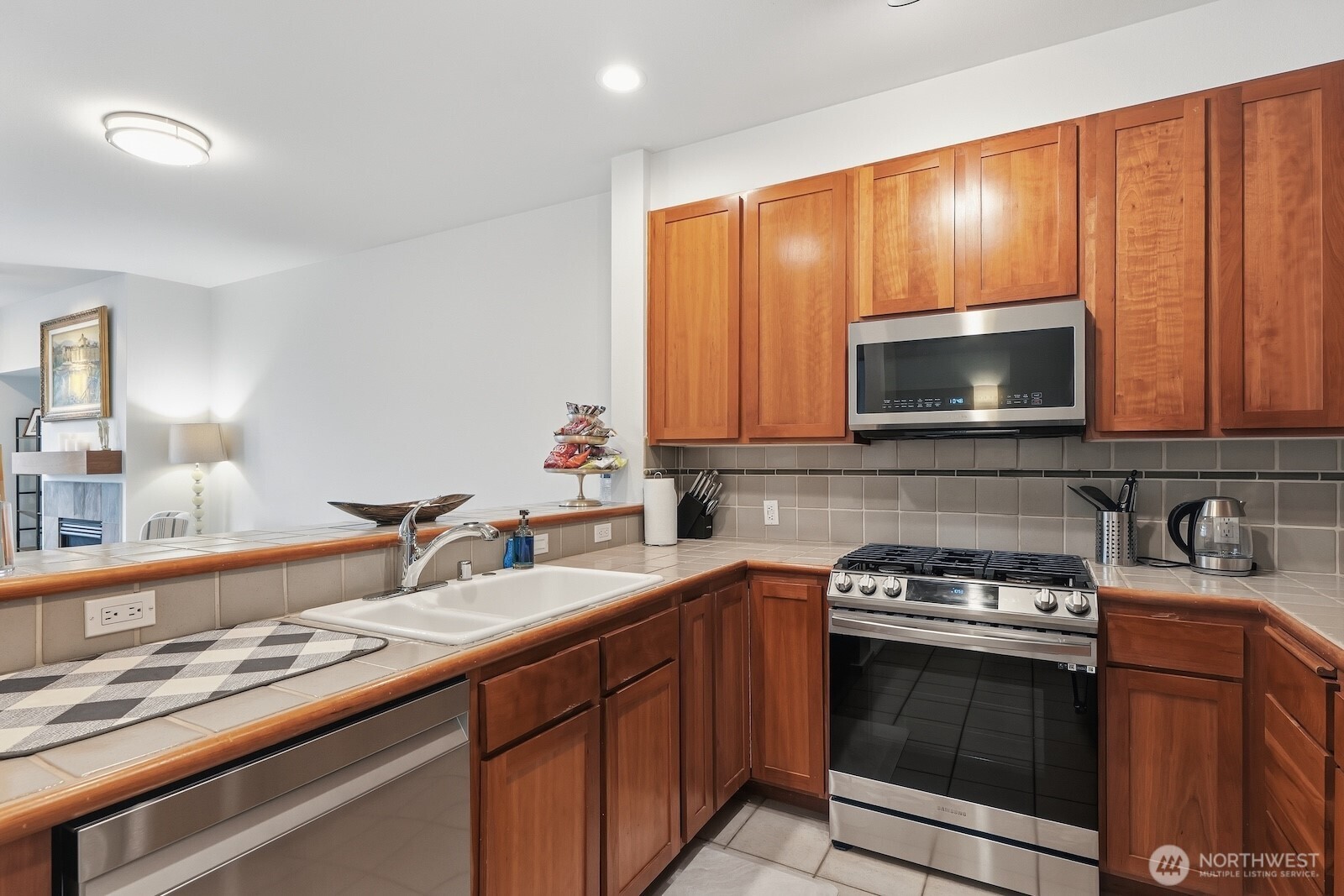2000 Alaskan Way Seattle WA 98121