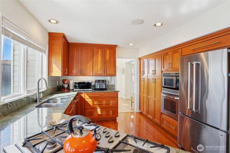 6412 E Side Drive NE Tacoma WA 98422