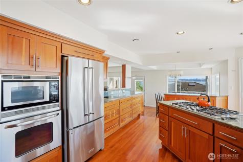 6412 E Side Drive NE Tacoma WA 98422