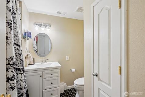 6412 E Side Drive NE Tacoma WA 98422
