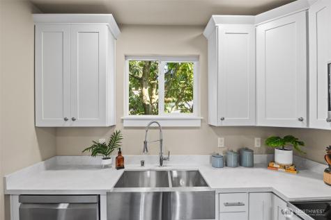 9547 Wallingford Avenue N Seattle WA 98103
