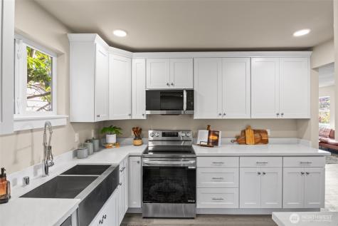9547 Wallingford Avenue N Seattle WA 98103