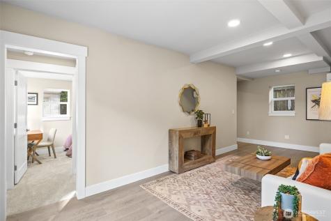 9547 Wallingford Avenue N Seattle WA 98103