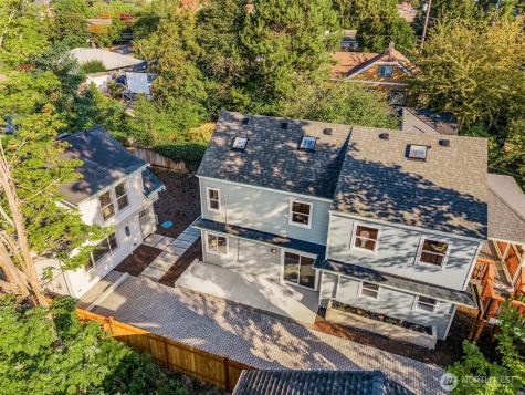 9547 Wallingford Avenue N Seattle WA 98103