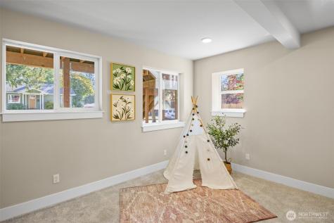 9547 Wallingford Avenue N Seattle WA 98103