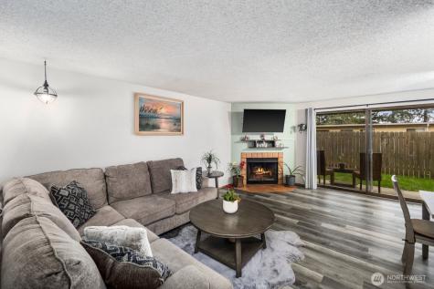 75 NW Columbia Drive Oak Harbor WA 98277
