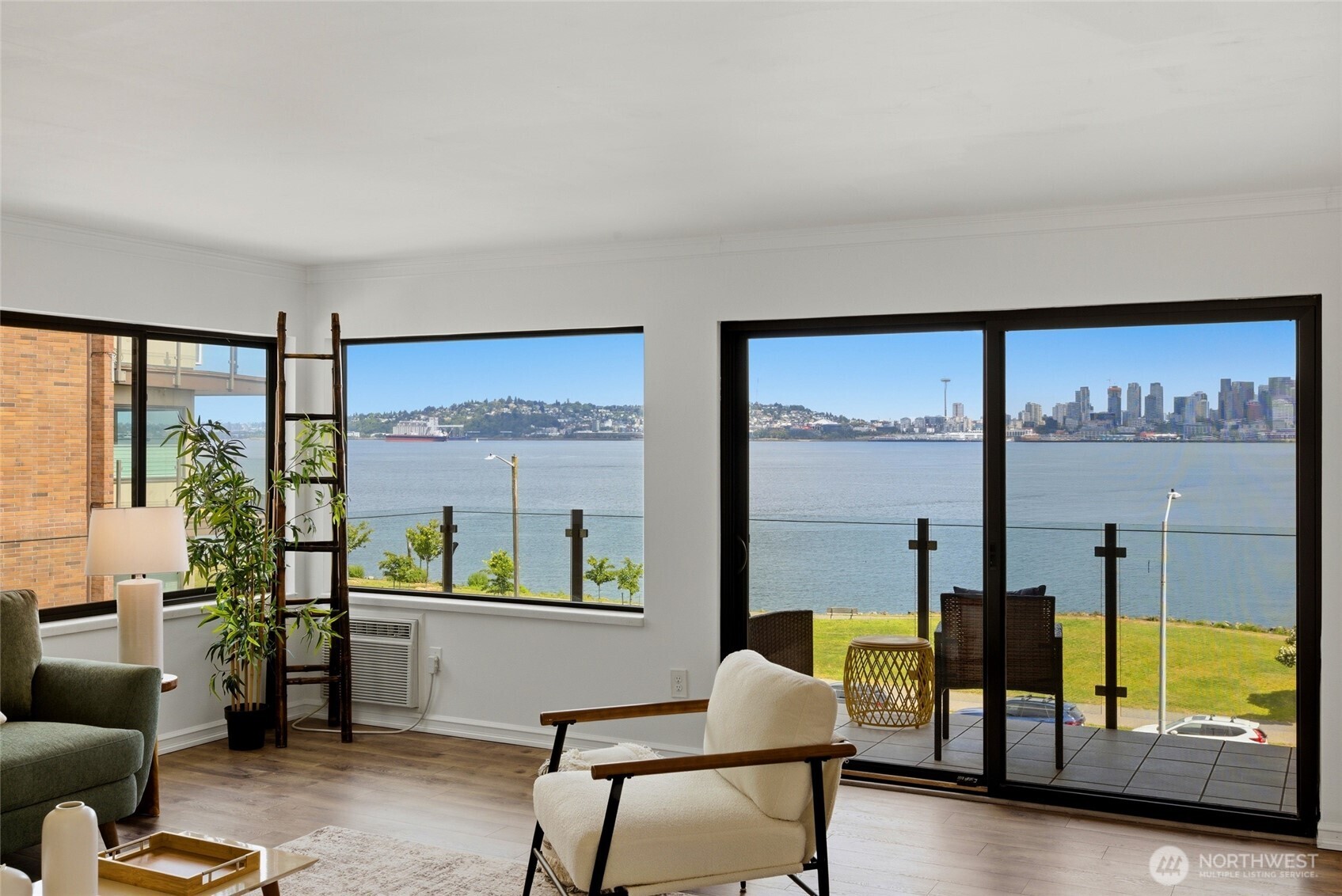 1737 Harbor Avenue Seattle WA 98126