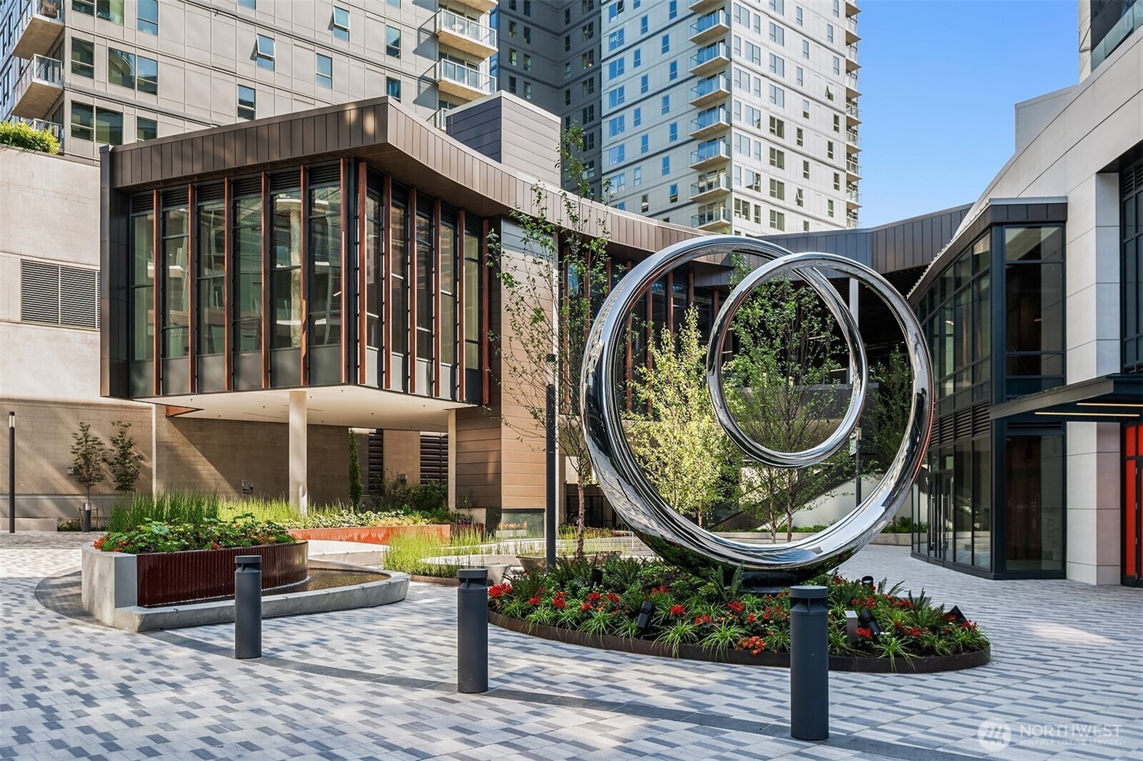 838 Avenue Square NE Bellevue WA 98004