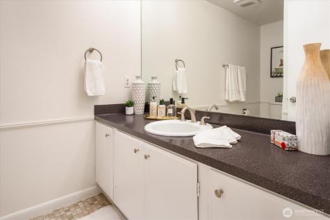 2552 14th Avenue W Seattle WA 98119
