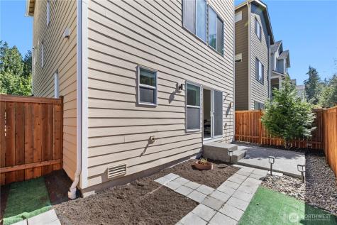 2204 176th Place SW Lynnwood WA 98037