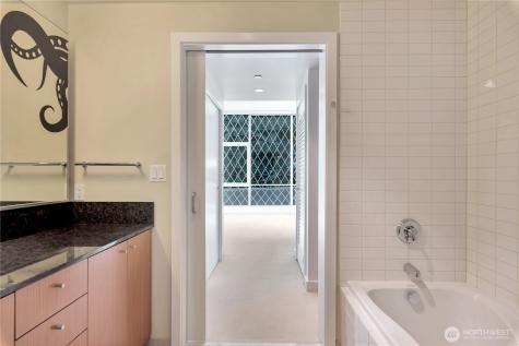 909 5th Avenue Seattle WA 98104