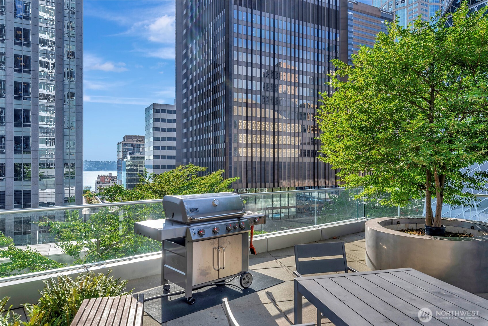 909 5th Avenue Seattle WA 98104