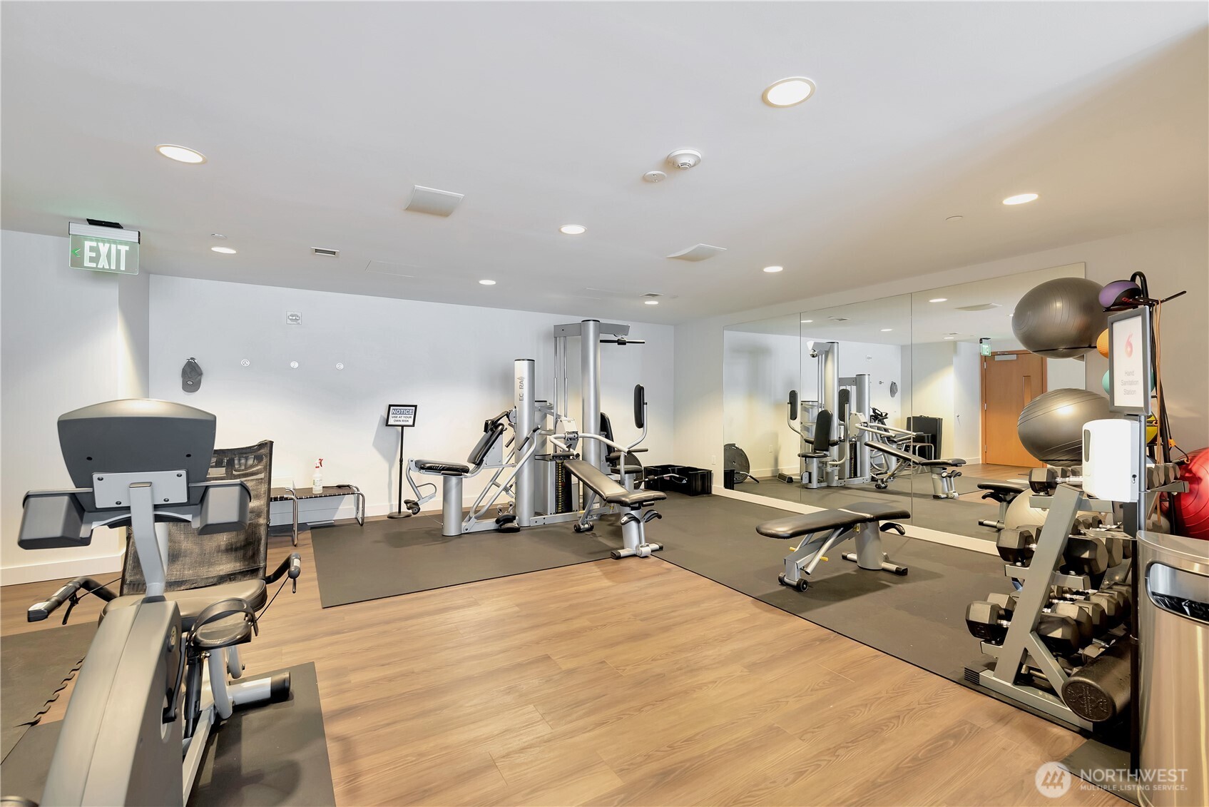 909 5th Avenue Seattle WA 98104